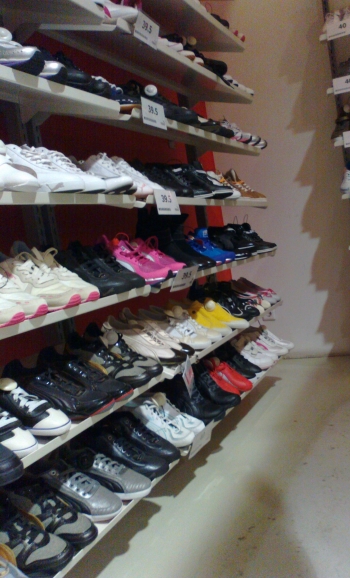женские кроссовки в дисконте Puma